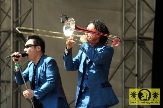 Tokyo Ska Paradise Orchestra (J) 20. Summer Jam Festival - Fuehlinger See Koeln, Green Stage 09. Juli 2005 (15).jpg